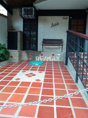Imagen 2 de 30 de En Venta Hermoso Town House, Totalmente Amoblado, Conj. Resid. La Casona Baja