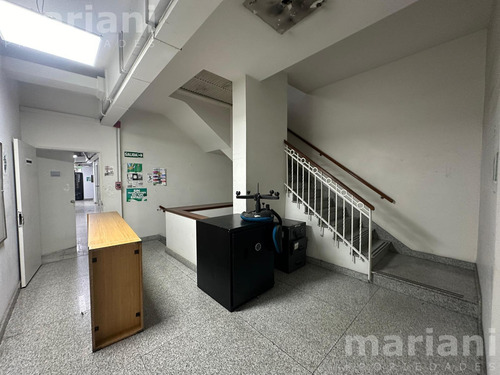 Alq - Local De 2.500m2 En 3 Plantas - Av. Belgrano 900
