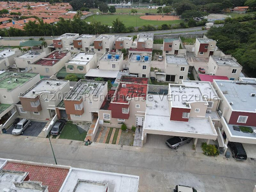 Maritza Lucena Vende Cómoda Casa Al Este De Barquisimeto.