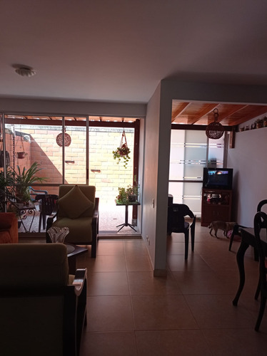 Venta De Casa En Condominio De 90mt2 Ciudad Country, Jamundi 8661.