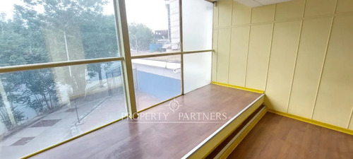 Gran Local En Av. Andrés Bello | Ubicación Privile...
