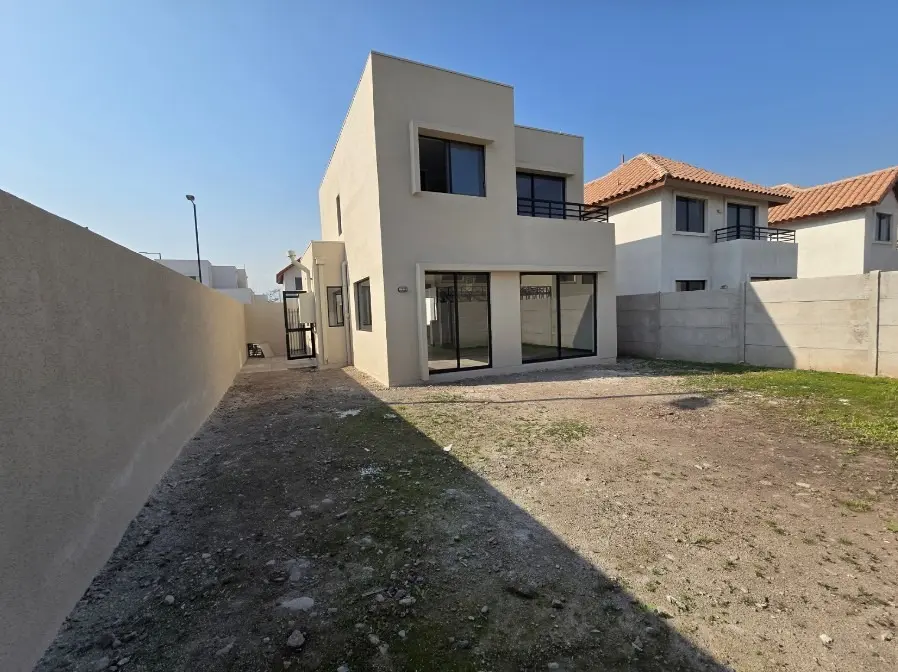 Imagen 4 de 29 de Casa En Venta En Valle Grande Lampa Con Jardín
