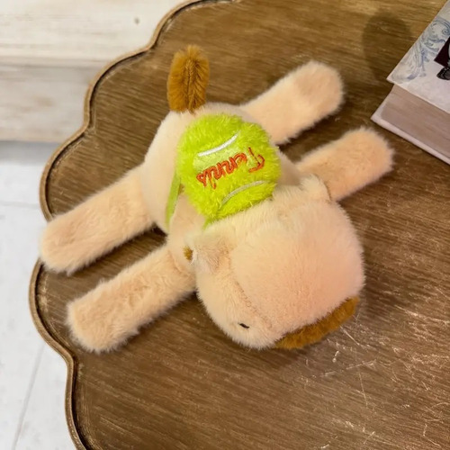 Peluche De Capibara Brazalete Que Te Abraza Con Su Mochilita