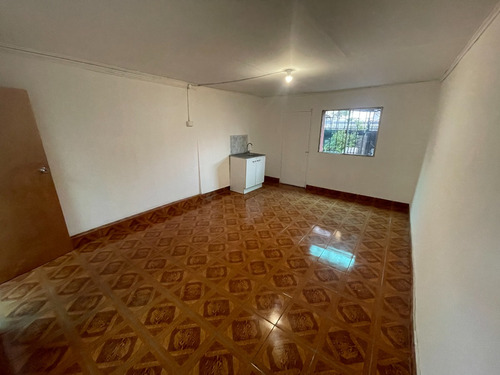 Oportunidad En Macul :casa Amplia Con Excelente Conectividad