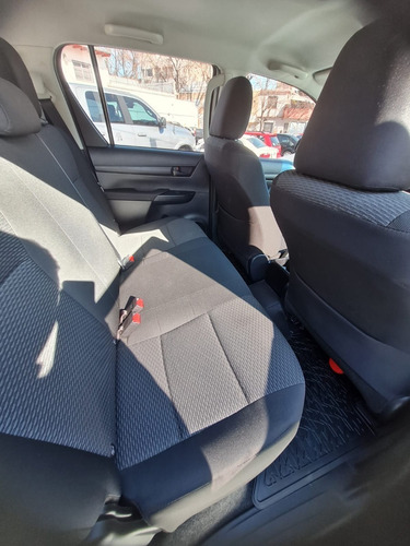 Imagen 10 de 16 de Toyota Hilux Dx 4x2 2021