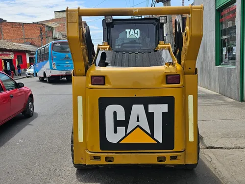 Minicargador Caterpillar 252b