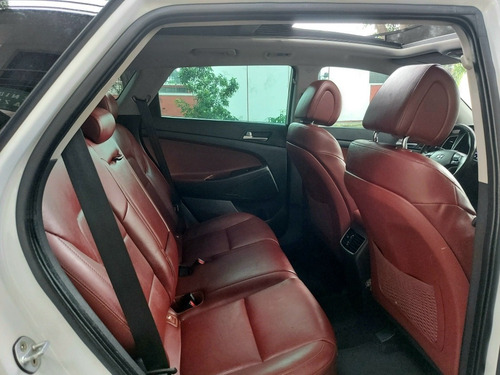 Imagen 11 de 15 de Hyundai Tucson 2018 2.0 Limited Tech At