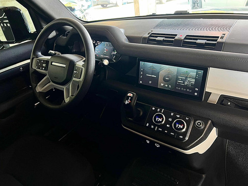 Land Rover Defender New Model 90 P300