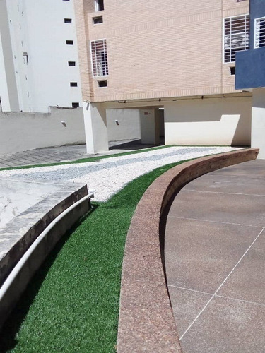 Imagen 16 de 28 de Fernando Guerrero Vende Apartamento, Frente Al C.c. Garibaldi Valencia.