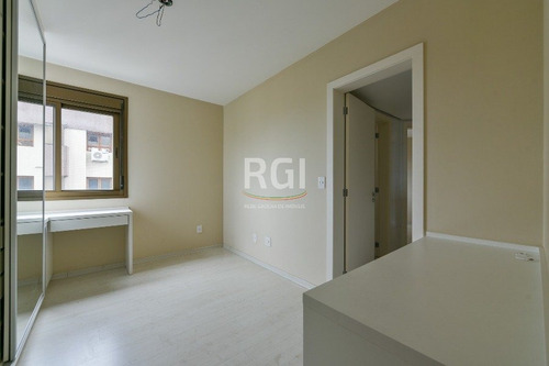 Apartamento Em Petrópolis Com 3 Dormitórios - Cs31000127