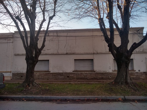 Imagen 2 de 7 de Casa Con Local Multifamiliar En Zona Céntrica De Madariaga