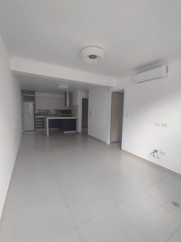 Imagen 7 de 16 de Leal Pérez Vende Apartamento Chimeneas, Vista Al Parque