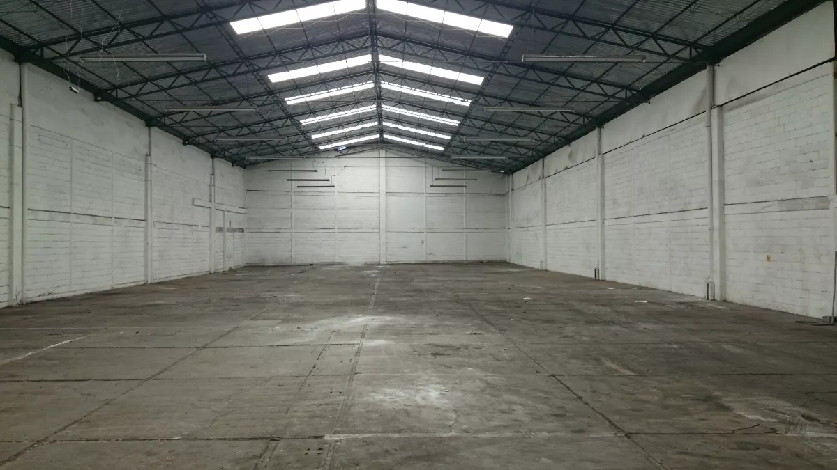 Bodega En Renta Naucalpan. 974 M2. Conjunto Con Seguridad.