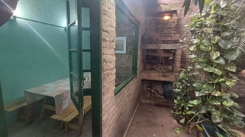 Casa 4 Ambientes Con Cochera Y Parque.