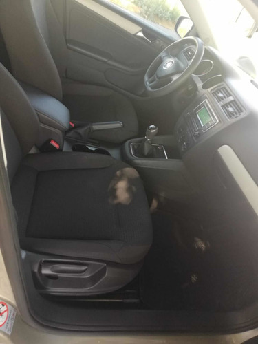 Imagen 11 de 12 de Volkswagen Jetta 2015 2.5 Trendline Mt