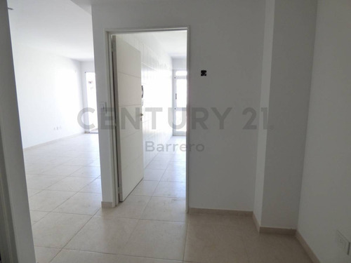 Imagen 10 de 30 de Impecable Tres Ambientes Con Dos Dormitorios En Suite Y Toilette A Estrenar