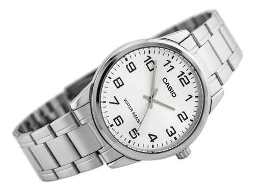 Reloj pulsera Casio Enticer MTP-V001 de cuerpo color plateado, analógico, para hombre, fondo plateado, con correa de acero inoxidable color plateado, agujas color plateado, dial negro, minutero/segundero negro, bisel color plateado y desplegable