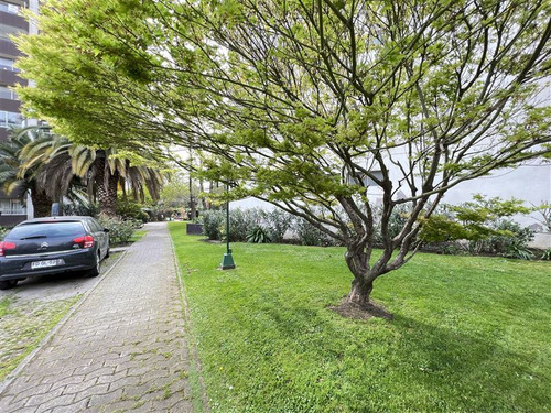 Departamento En Venta De 2 Dorm. En Las Condes