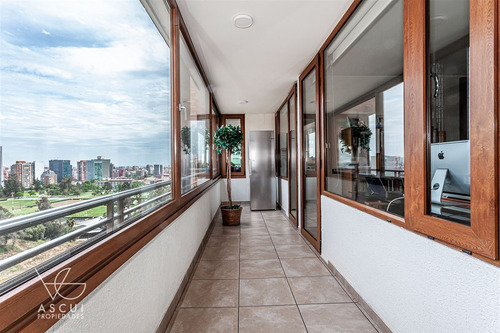 Departamento En Venta De 3 Dorm. Más Servicios En Las Condes