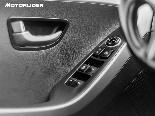 Imagen 12 de 15 de Hyundai I30 1.6 Gl Extra Full| Permuta / Financia