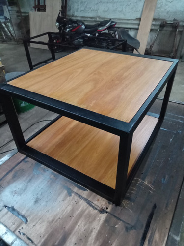 Mesa Ratona En Hierro Y Madera