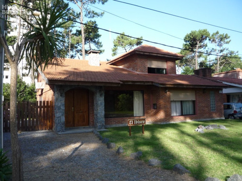 Casa En Venta. Playa Mansa. Punta Del Este 