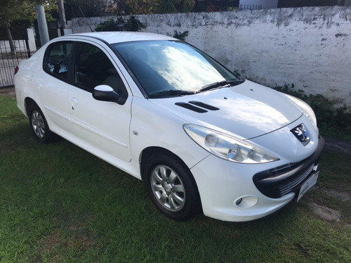 Peugeot 207 Xs Compact 1.4n 4 Ptas. Mt / Nafta / 2010