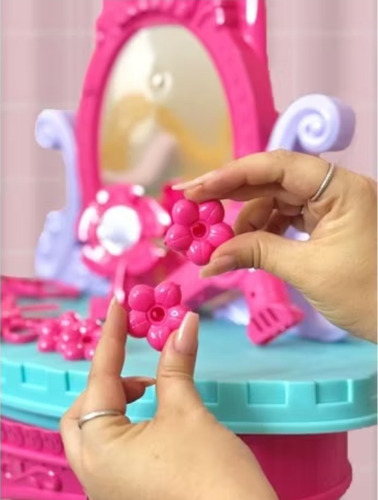 Penteadeira Princesas Infantil Com Banquinho E 13 Acessórios