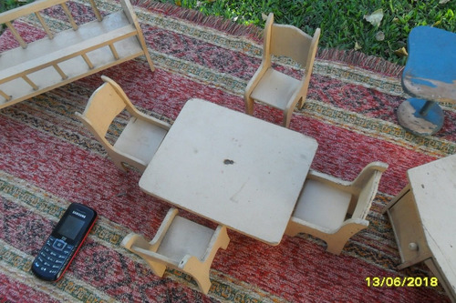 Imagen 3 de 10 de Lote Antiguo Juego Muebles Cama Mesa Sillas Aparador Muñecas