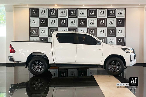 Toyota Hilux 2.8 D-4D TURBO DIESEL CD SR 4X4 AUTOMÁTICO