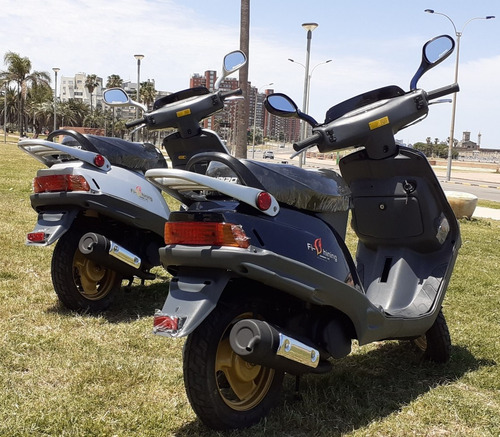 Imagen 2 de 11 de Moto Sundiro Scooter 50cc Bajo Consumo.