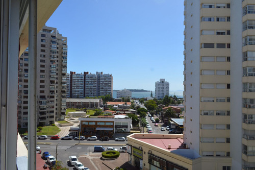 Apartamento Dos Dormitorios En Venta- Playa Brava (ref: Atm-6976)