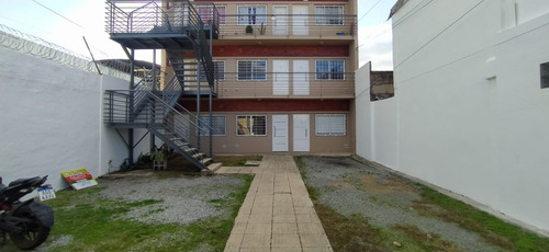 Venta Departamento 2 Amb En Excelente Estado. Ubicado En Calle San Luis Nº 1431 E/ O´higgins Y Martin Rodriguez.
