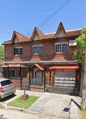 Casa En Venta - 3 Dormitorios 2 Baños - Cocheras - 350mts2 - Ituzaingó