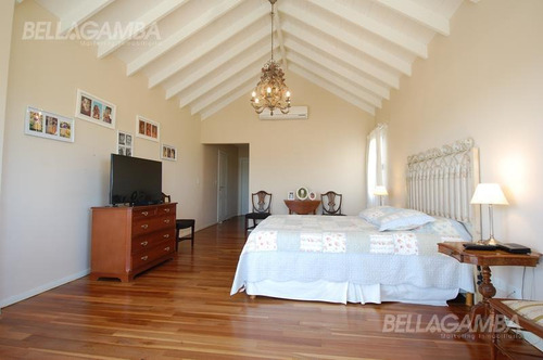 Imagen 13 de 30 de Encantadora Casa De Estilo Farmhouse