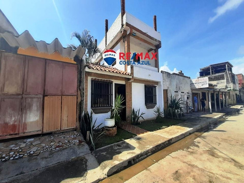 Imagen 1 de 16 de Re/max Vende Casa Con Uso De Posada En Centro De Chichiriviche A ½ Cuadra Del Malecón.