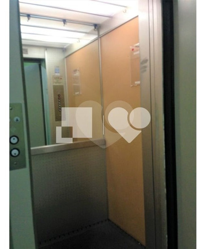 Imagem 3 de 15 de Excelente Sala Comercial Ampla, Com 37m² Privativos, De Fundos, Silenciosa, Iluminada E Reformada - Reo420753
