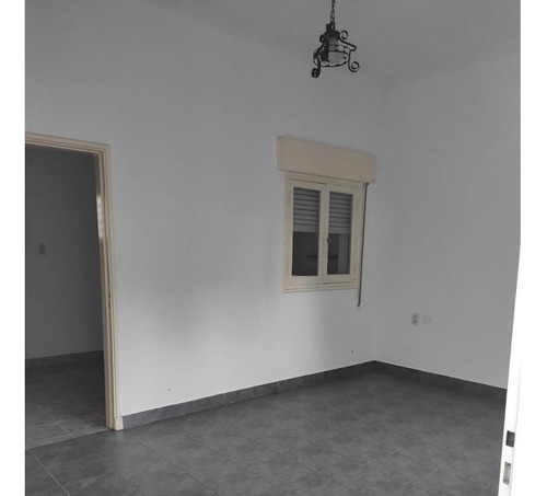 Imagen 2 de 18 de Casa Interna En Excelente Estado, Compuesta Por Dos Departamento Con Acceso Independiente, Uno De 2 Dormitorios En Planta Baja Y Otro De 1 Dormitorio En Planta Alta.