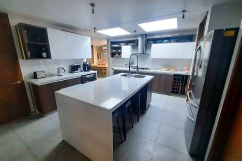 Casa En Venta De 6 Dorm. En Chicureo