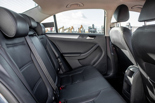 Imagen 14 de 15 de Jetta Sportline Mk Vi 2018 Azul