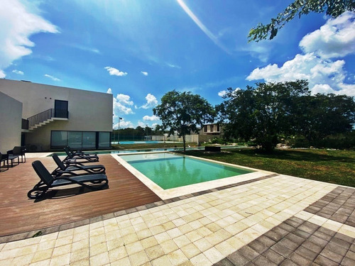Casa(149) En Venta En Privada Zendera, Conkal