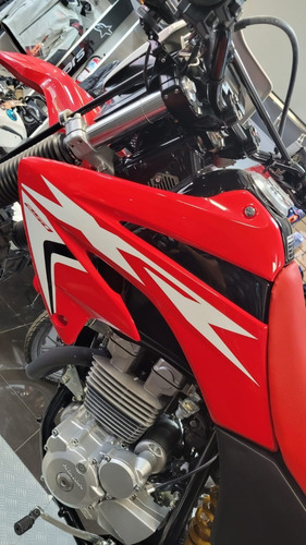 Imagen 3 de 15 de Honda Xr 250 Tornado Rojo 0km 2023 Performance Bikes