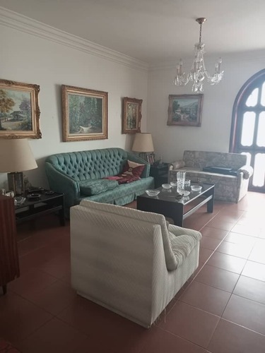 En Venta Cómoda Casa En Urb. Santa Paula De El Cafetal Fr