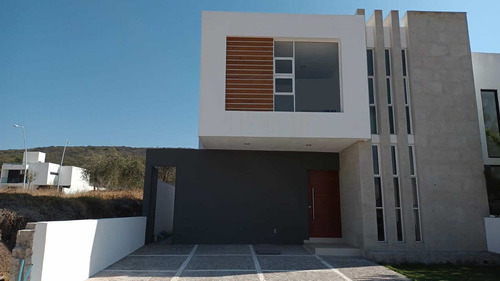 Venta De Casas En El Encino, Pasillo Lateral, Estudio O 4ta Rec En Pb, Lujo