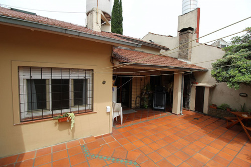 Excelente Chalet 4 Ambientes Con Cocheras Cubiertas