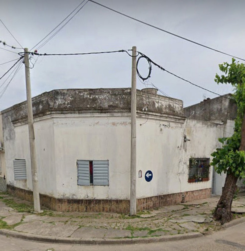 Estructura Edilicia Para Reciclar. Total 242 M².