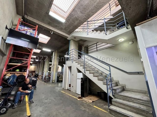 Imagen 10 de 30 de Venta De Estupendo Edificio En Prado De María / Gc 22-28408