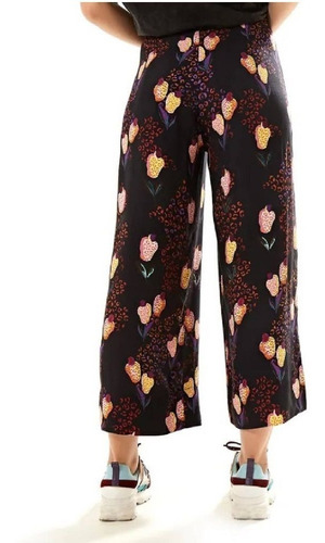 Imagem 2 de 3 de Calça Farm Preta Lançamento Pantacourt Estampada Caju Onça