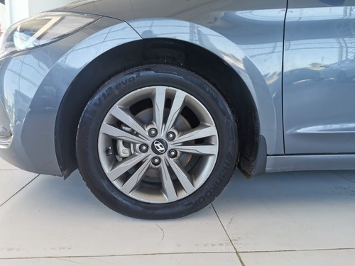 Hyundai Elantra 1.8 Gls 2016
