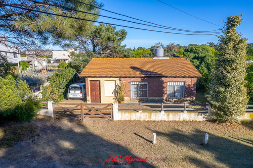 Casa En Venta De 2 Dormitorios C/ Cochera En Monte Hermoso